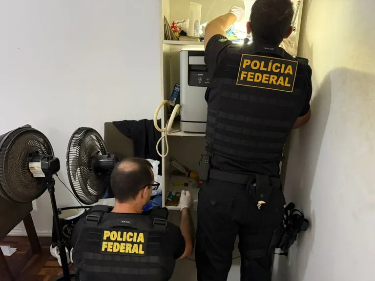 Computadores e HDs externos foram apreendidos na operação - Foto: Polícia Federal/Especial NB