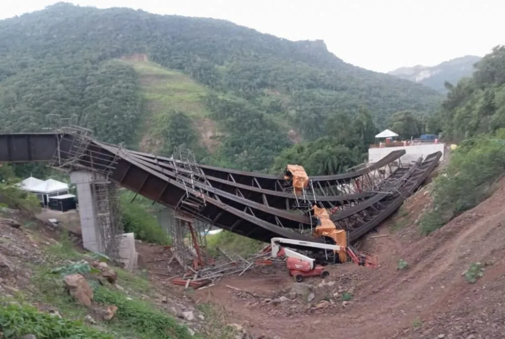 Estrutura do chamado Viaduto B desabou no sábado, 28 de fevereiro