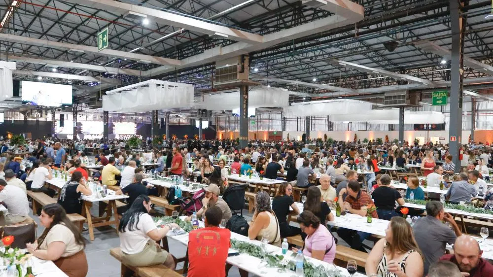 Mais de quatro mil pessoas comemoraram junto com a Aurora o seu aniversário - Foto: Eduardo Benini/Especial NB