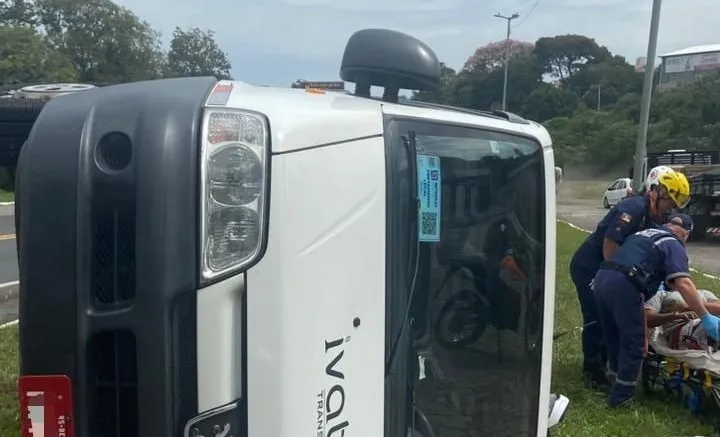 Motoristas dos dois veículos sofreram ferimentos leves - Foto: Corpo de Bombeiros de Bento Gonçalves/Especial NB