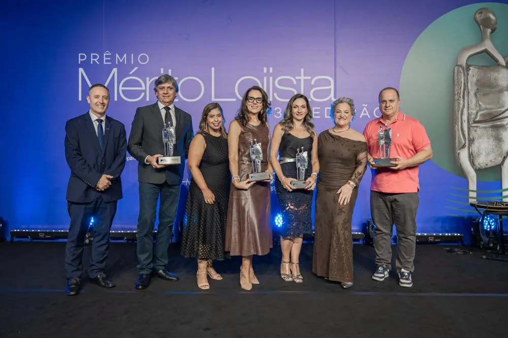 Noite fopi de muitos discursos e premiações aos associados da CDL-BG - Fotos: Cesar Silvestro