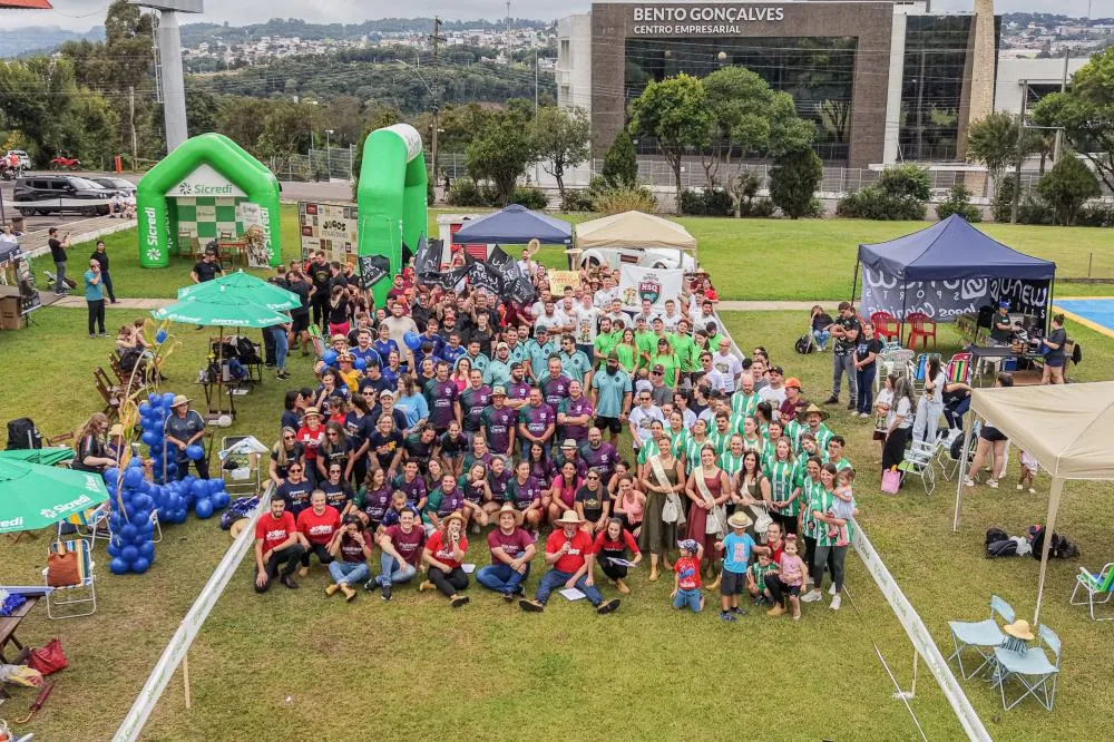 Centenas de pessoas participaram dos jogos no Parque de Eventos - Fotos: Cristian Souza/Cesar Silvestro