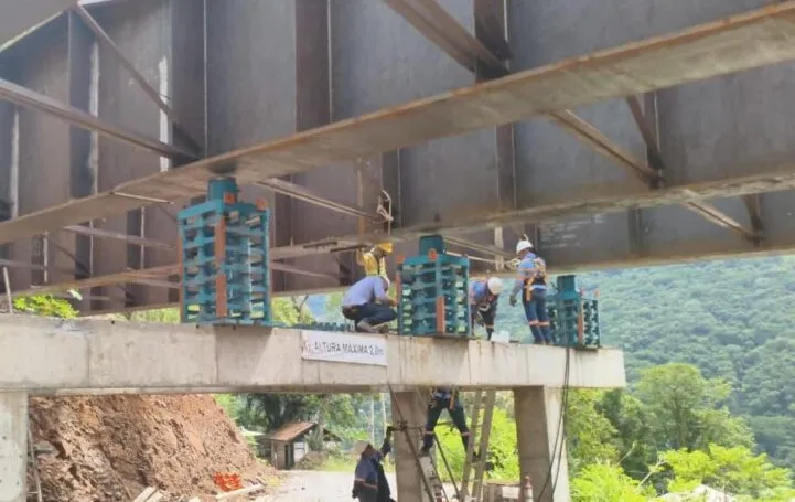 Estrutura colapsada ainda não foi retirada, quase um mês após queda - Foto: DNIT/Especial NB