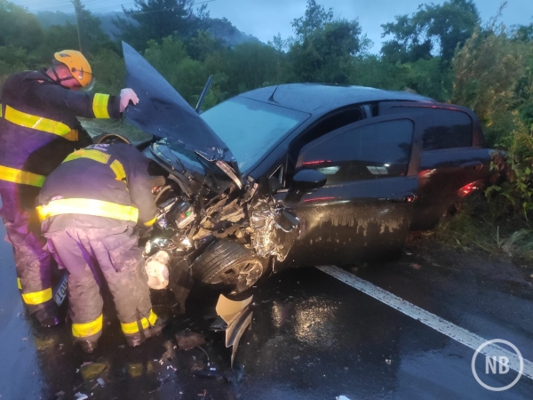TRÂNSITO: Mulher fica ferida em acidente com três veículos em Bento Gonçalves