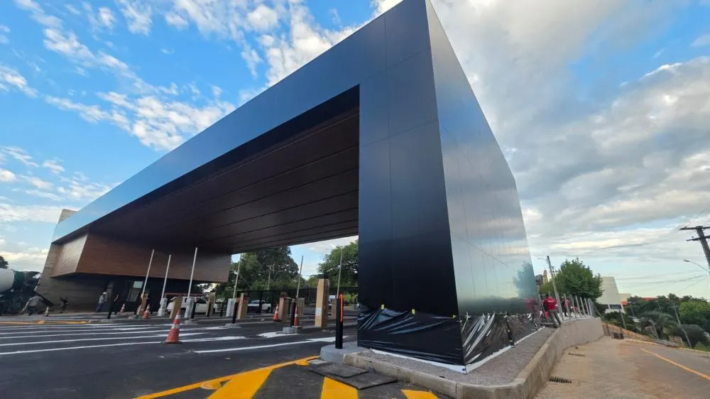 Novo pórtico está quase pronto e será entregue oficialmente na terça-feira, 7 - Foto: NB Notícias