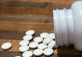 A melatonina, produzida naturalmente pela glândula pineal, coordena funções vitais durante a noite, como a redução da temperatura corporal e da pressão arterial. (Foto: Reprodução)