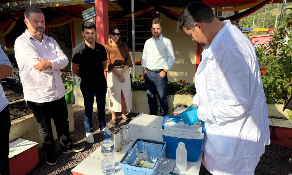 Escolas recebem água mineral devido a odor e gosto no Rio dos Sinos