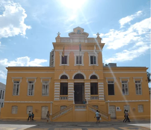 A Prefeitura de Bento Gonçalves divulgou o esquema de funcionamento dos órgãos públicos para os dias 20 e 21 de abril. (Foto: Divulgação)