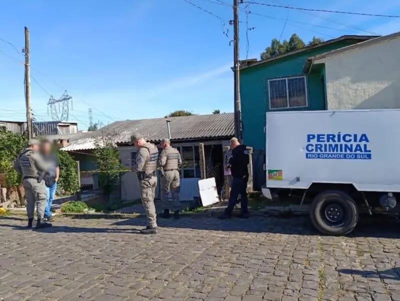 Homem de 21 anos foi encontrado morto dentro de casa - Foto: Luis Carlos Müller/Rádio Spaço FM