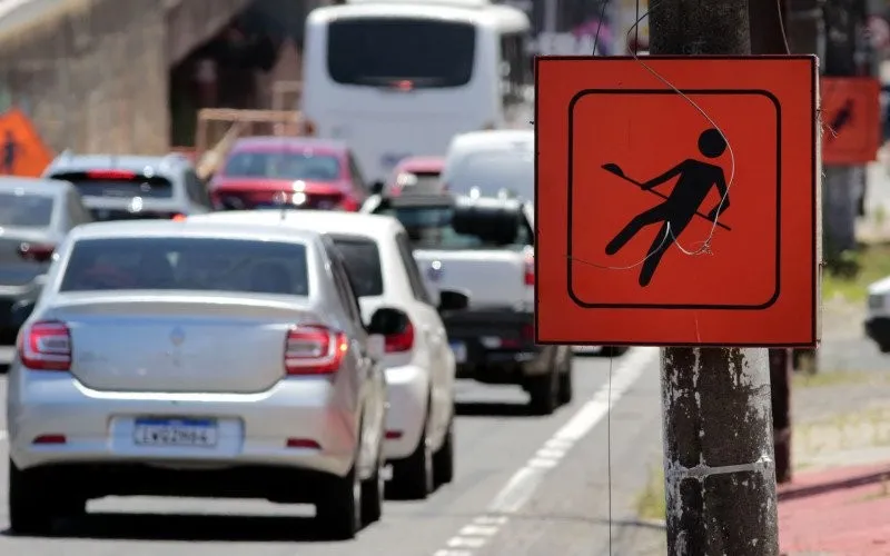 Obras de alargamento de viadutos alteram trânsito na BR-116 neste fim de semana