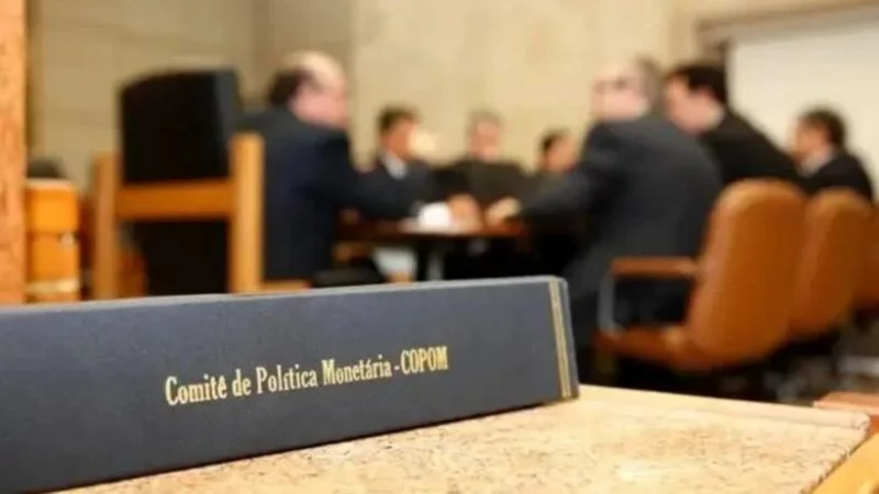 Copom decide nova taxa Selic nesta quarta sob sombra de guerra e inflação