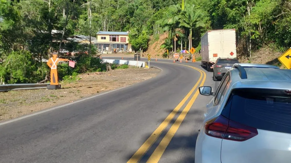A alteração visa acomodar o aumento expressivo no fluxo de veículos esperado para o final de semana prolongado. (Foto: Reprodução/Divulgação)