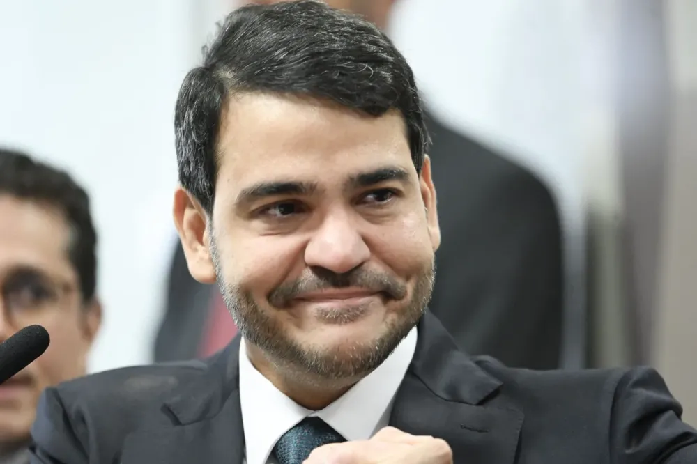 Indicado de Lula ao Supremo, o advogado-geral da União Jorge Messias durante sabatina na CCJ do Senado. (Foto: Andressa Anholete/Agência Senado)