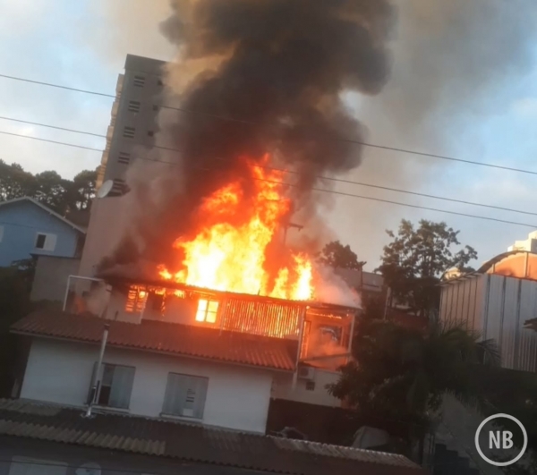 Fogo destrói casa em Bento Gonçalves