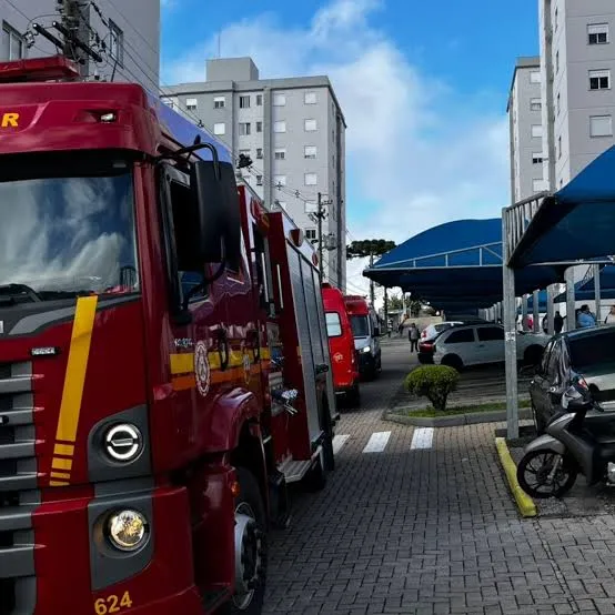  Como primeira medida de segurança, os bombeiros efetuaram o fechamento imediato da central de gás para interromper o fluxo em todo o edifício. (Foto: Bombeiros/BG)
