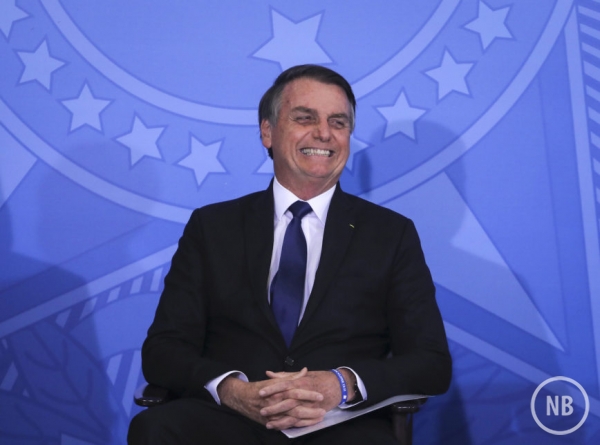 Pesquisa aponta Jair Bolsonaro na frente em cenário eleitoral