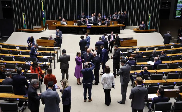 Câmara aprova CNH automática para quem não tem multas