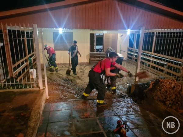 Mar de lama provoca estragos em bairros de Bento Gonçalves