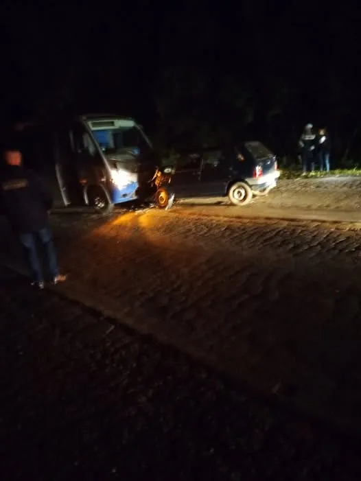 O automóvel teria invadido a pista contrária, atingindo o coletivo que seguia no sentido Serafina Corrêa/Guaporé. (Foto: Reprodução)