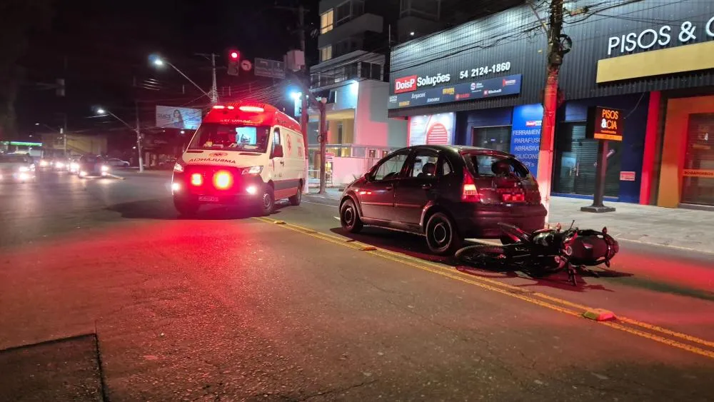 Colisão traseira deixa motociclista ferido no bairro Cidade Alta, em Bento