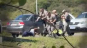 IPM aponta omissão de policiais em execução de jovem algemado