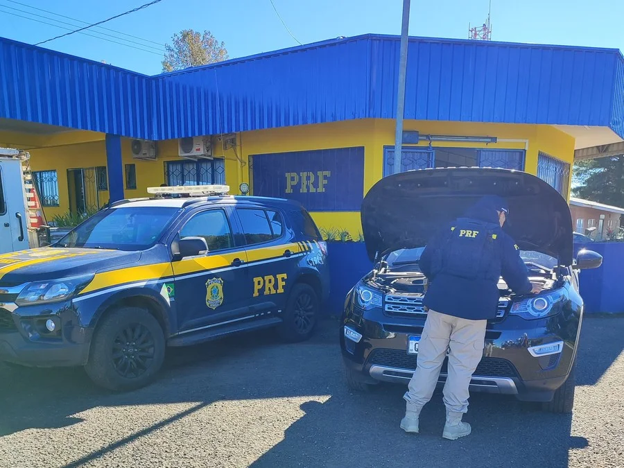 PRF prendeu em Vacaria o venezuelano que roubou o carro e fez a limpa na residência da namorada em São Leopoldo. (Foto: PRF)