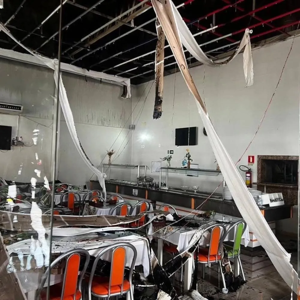 Apesar do susto e dos danos materiais significativos causados à estrutura do restaurante. (Fotos: Bombeiros de Marau)