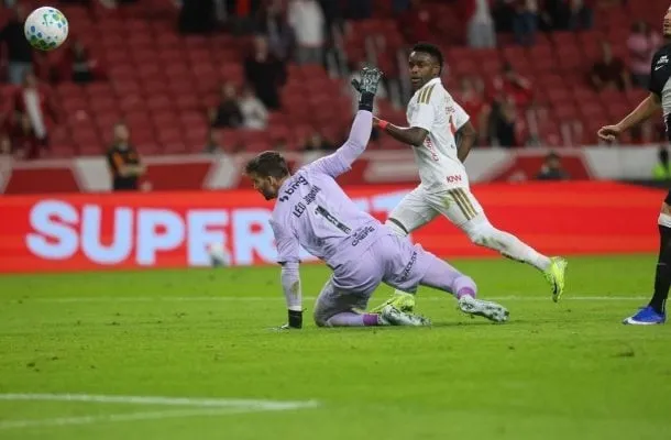 Internacional goleia Vasco com show do trio ABC no Beira-Rio