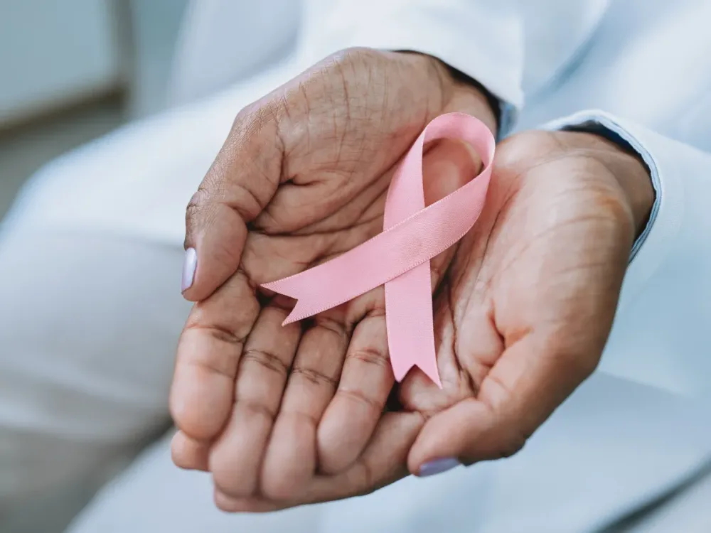 O parecer favorável da Anvisa para a liberação do tratamento combinado baseou-se nos resultados consolidados de testes clínicos internacionais de Fase 3. (Foto: Reprodução)