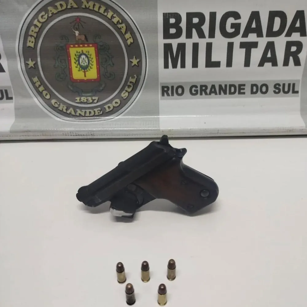 BM apreende pistola calibre 6.35 e prende homem de 32 anos