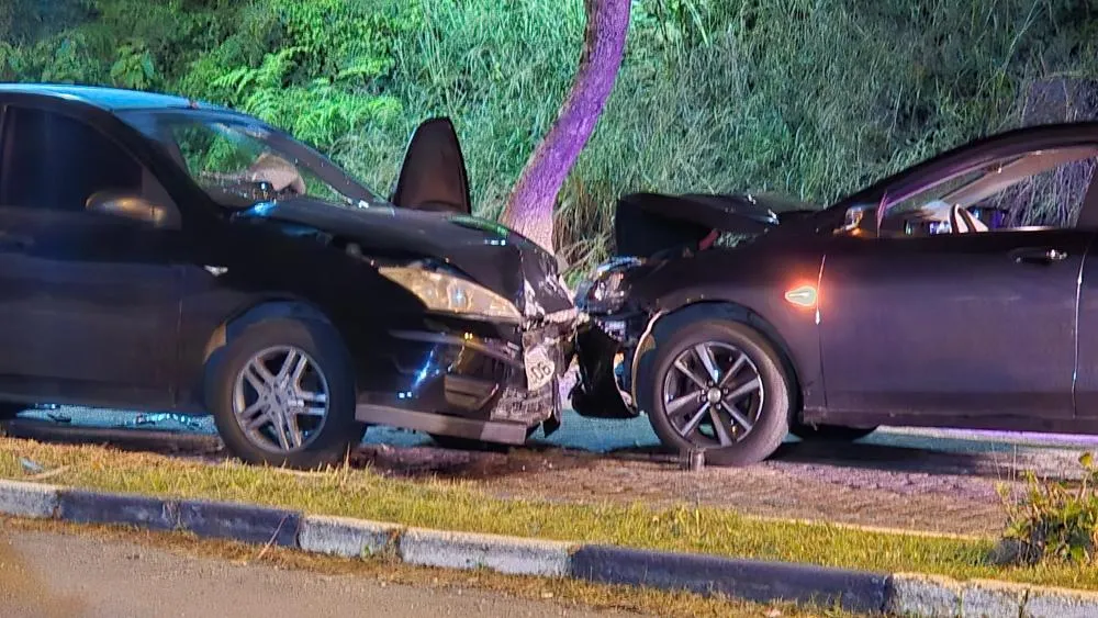  As causas que levaram o motorista do Focus a perder o controle e invadir a pista contrária ainda serão apuradas. (Foto: Rádio Difusora 97,3 FM)