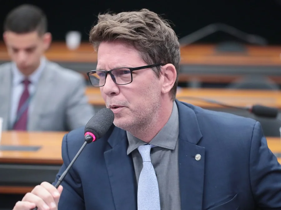 STF não encontra Mário Frias para notificação em caso sobre emendas e filme de Bolsonaro