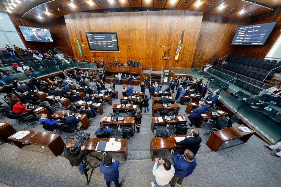 Em votação na Assembleia, o projeto do Executivo teve 41 votos a favor e dois contrários. ( Foto: Raul Pereira/Divulgação ALRS)
