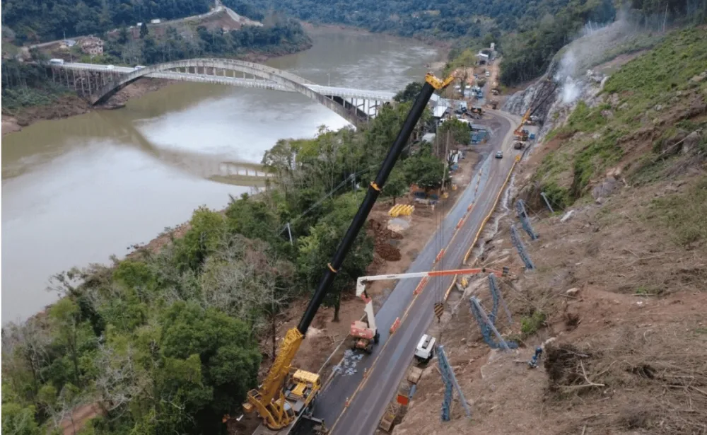 De acordo com o DNIT, a medida é necessária para viabilizar a desmontagem de um guindaste utilizado no içamento de equipamentos de sondagem para as obras no segmento. (Foto: Divulgação)