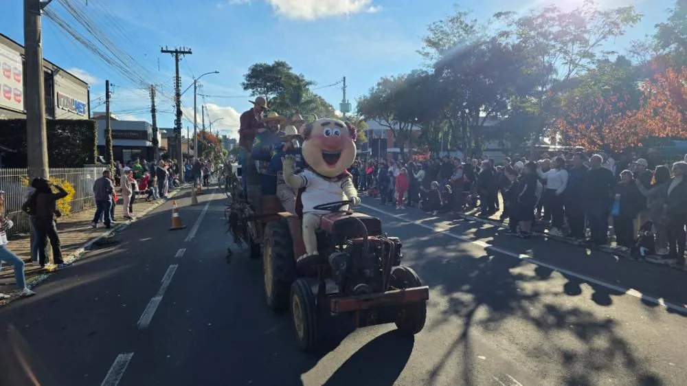 Festival Fenavinho mobiliza 15 mil pessoas em Bento Gonçalves