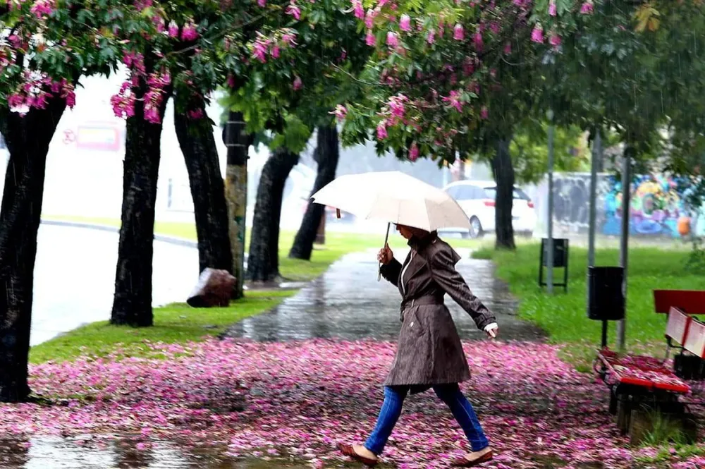 Ciclone afasta o frio e traz chuva forte para Bento Gonçalves