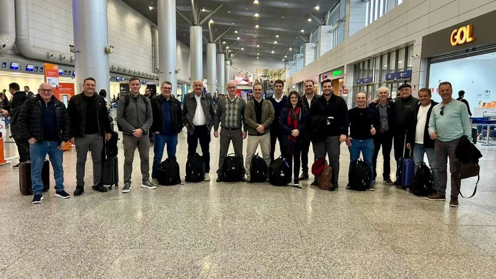 Durante o período no continente europeu, os prefeitos participam de agendas técnicas que incluem visitas a agências governamentais, polos tecnológicos e instituições de ensino. (Foto: Divulgação)