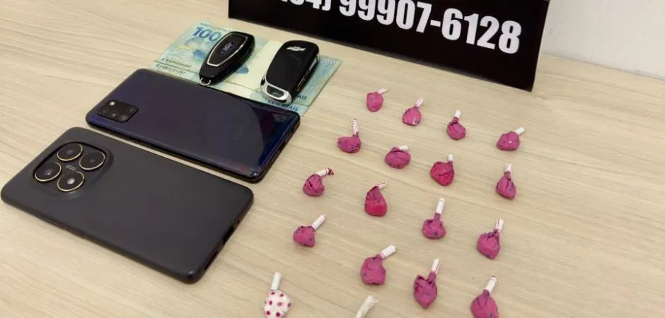A Polícia Civil prendeu em flagrante dois homens, de 24 e 37 anos, acusados de gerenciar um esquema de tráfico de drogas na modalidade de tele-entrega. (Foto: PC/divulgação)