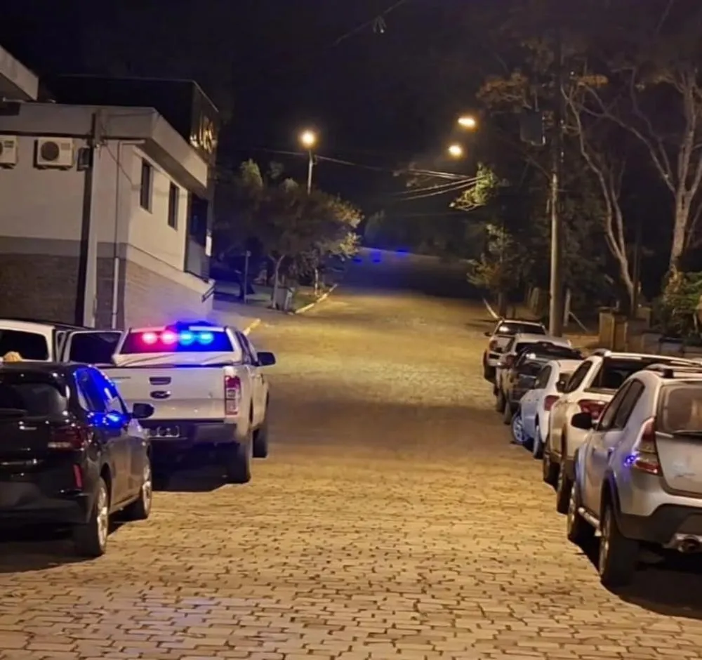Uma segunda mulher compareceu à delegacia para registrar uma ocorrência contra o mesmo servidor. (Foto: Rádio Ativa/Reprodução)