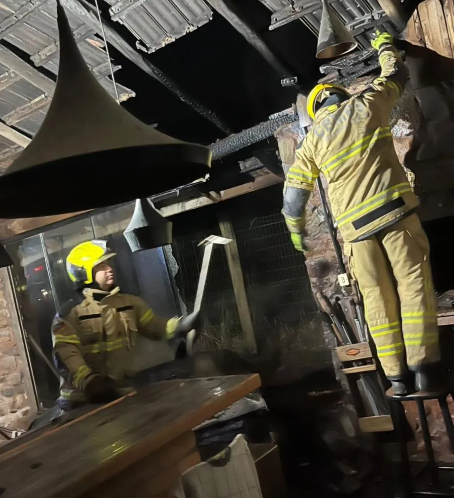 Após a varredura e sem novas alterações no cenário, os agentes liberaram o local para o proprietário. (Fotos: Bombeiros/BG)
