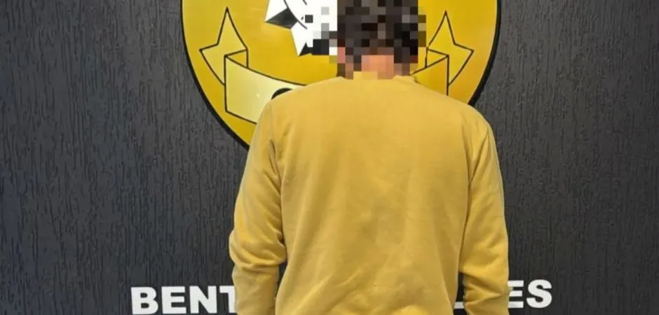 Após a prisão no bairro Borgo e o cumprimento das formalidades legais de praxe na Delegacia de Polícia de Pronto Atendimento (DPPA). (Foto: Polícia Civil/2ªDP)