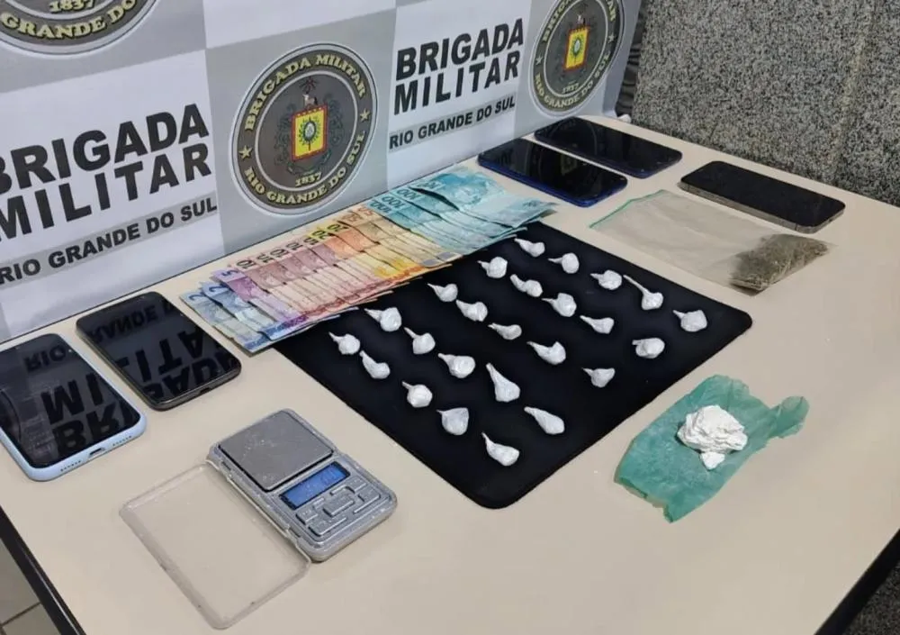 Homem é preso e adolescente é apreendida com veículo de tele-entrega de drogas