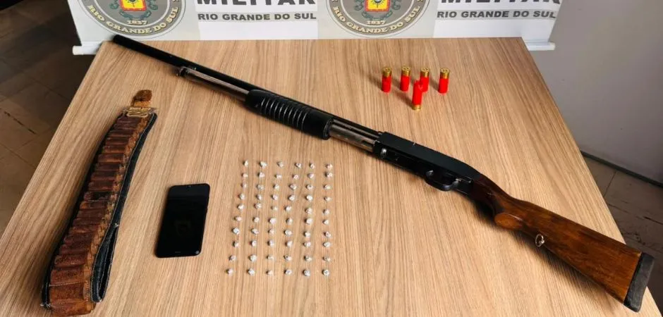 O cerco policial foi montado logo após o atentado na Rua Guilherme Fasolo, onde um homem de 41 anos foi alvejado e precisou buscar socorro em um posto de combustíveis. (Foto: BM)