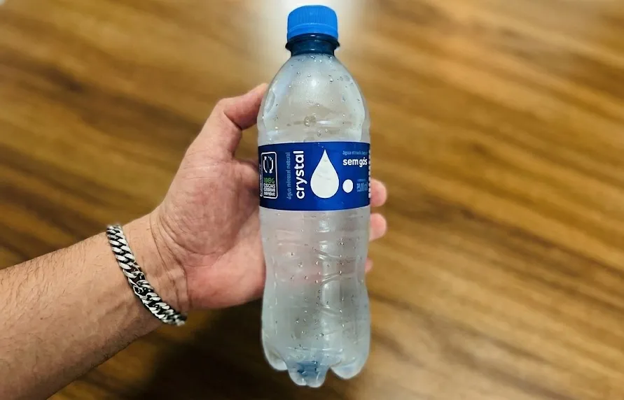 Segundo a Anvisa, o lote é composto por 374,4 mil garrafas de 500 ml - Foto: Reprodução