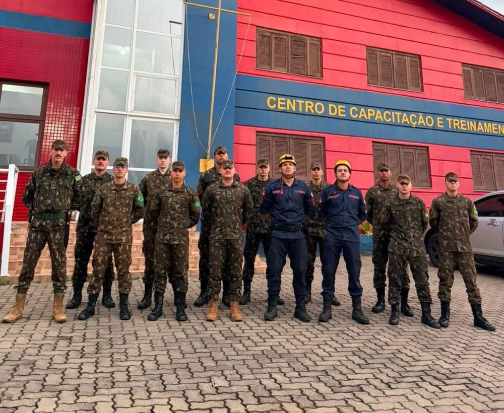  O treinamento foi integralmente destinado ao efetivo do 6º Batalhão de Comunicações (6º BCom), unidade militar do Exército Brasileiro. (Fotos: 3ª CiaBm)