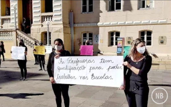 Pais de crianças e donos de escolas de Educação Infantil fazem carreata em Bento Gonçalves