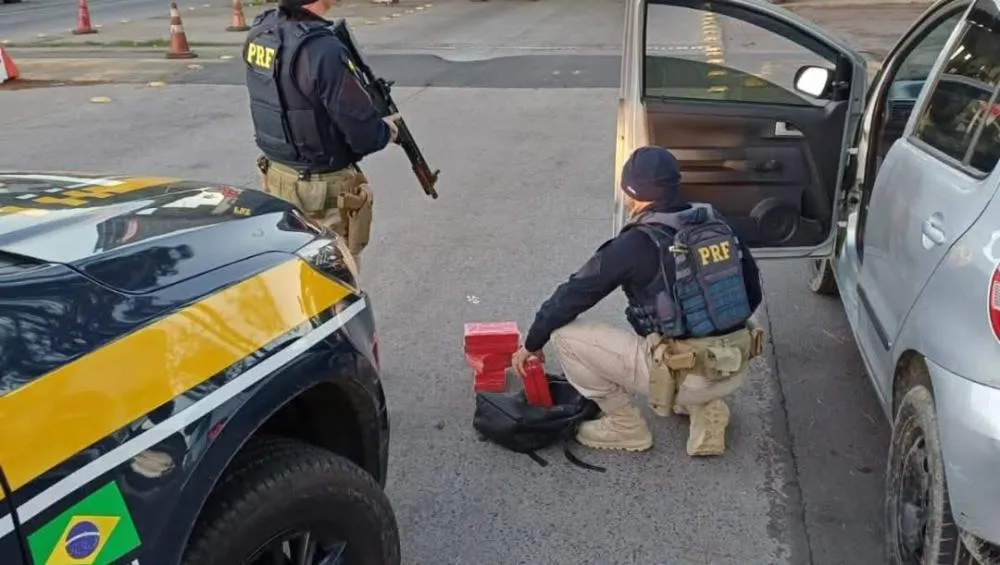 Casal é preso em flagrante pela PRF com mais de 8 kg de cocaína na BR-101