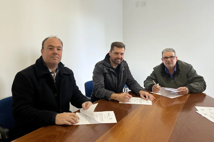 Ricardo Abel Guarnieri, representante do Sindimaq; Bruno Andolhe Dal Fré, presidente do Sindicato das Indústrias Metalúrgicas, Mecânicas e de Materiais Elétricos de Bento Gonçalves; e Deoclides Dos Santos, presidente do Sindicato dos Trabalhadores nas Ind
