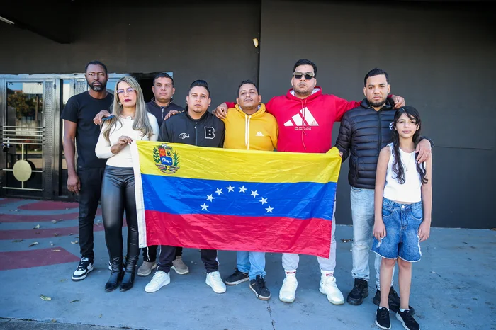 Da esquerda para a direita: Ezequie Mexil, Mariam Zambrano, Argelis Rosillo, Nelson Bustamante, Angel Maza, Michael Arredondo e Luis Arredondo. (Foto: Neimar De Cesero)