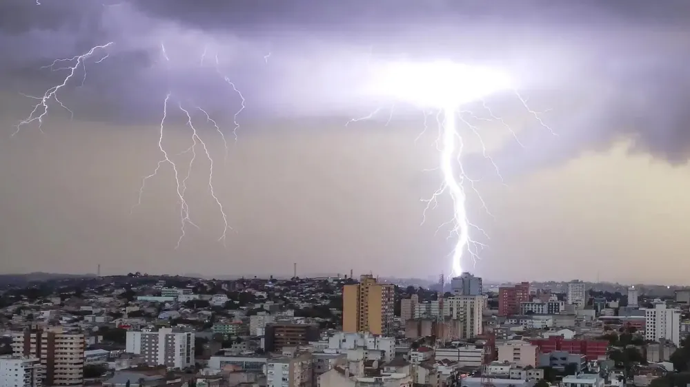 Primeiro episódio de chuva volumosa do El Niño de 2026 vai afetar áreas dos três estados do Sul com acumulados de precipitação de até 150 mm a 200 mm e risco de temporais isolados com raios. (Foto: FABIAN RIBEIRO)